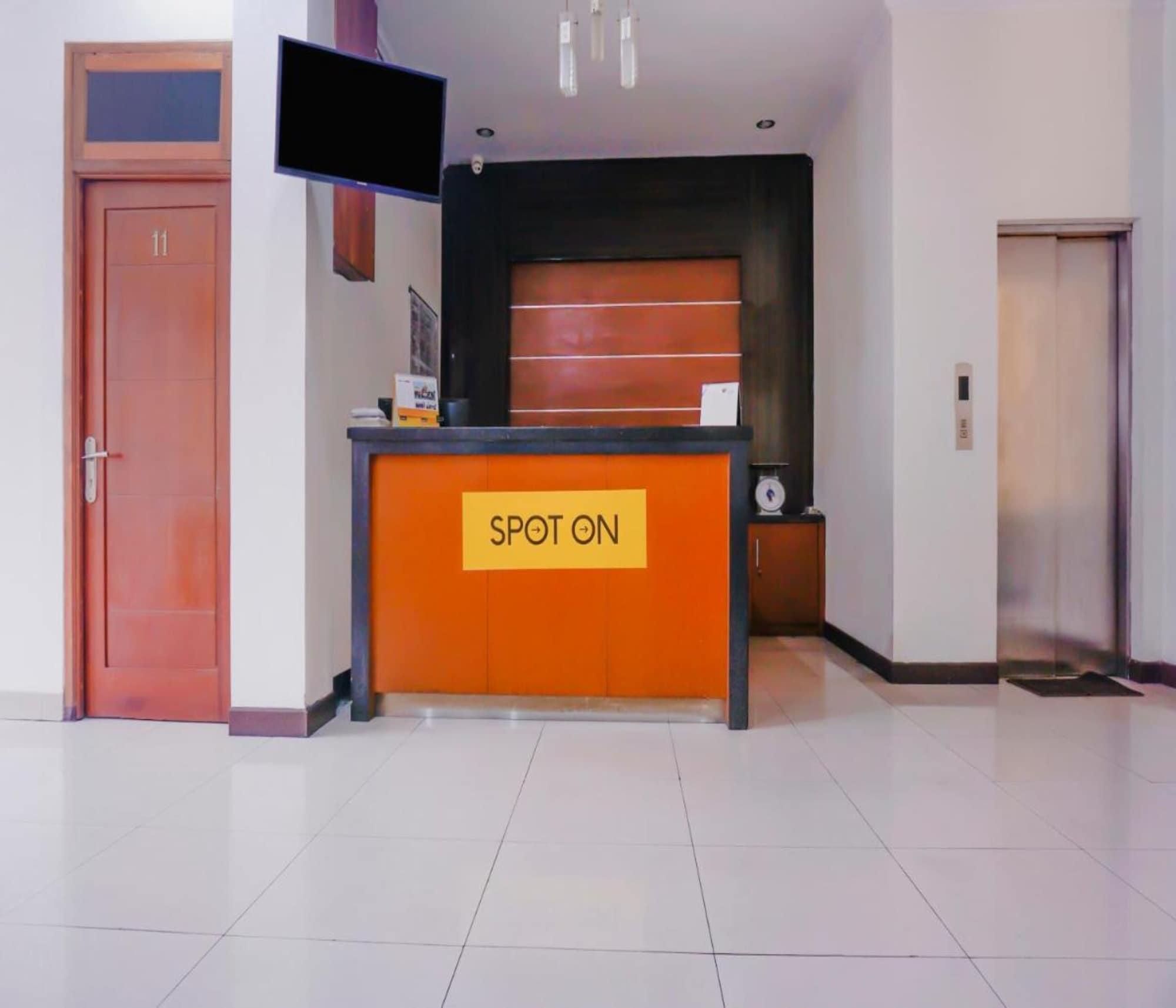 Oyo 2357 Syariah Grand Raudhah Hotel Jacarta Exterior foto