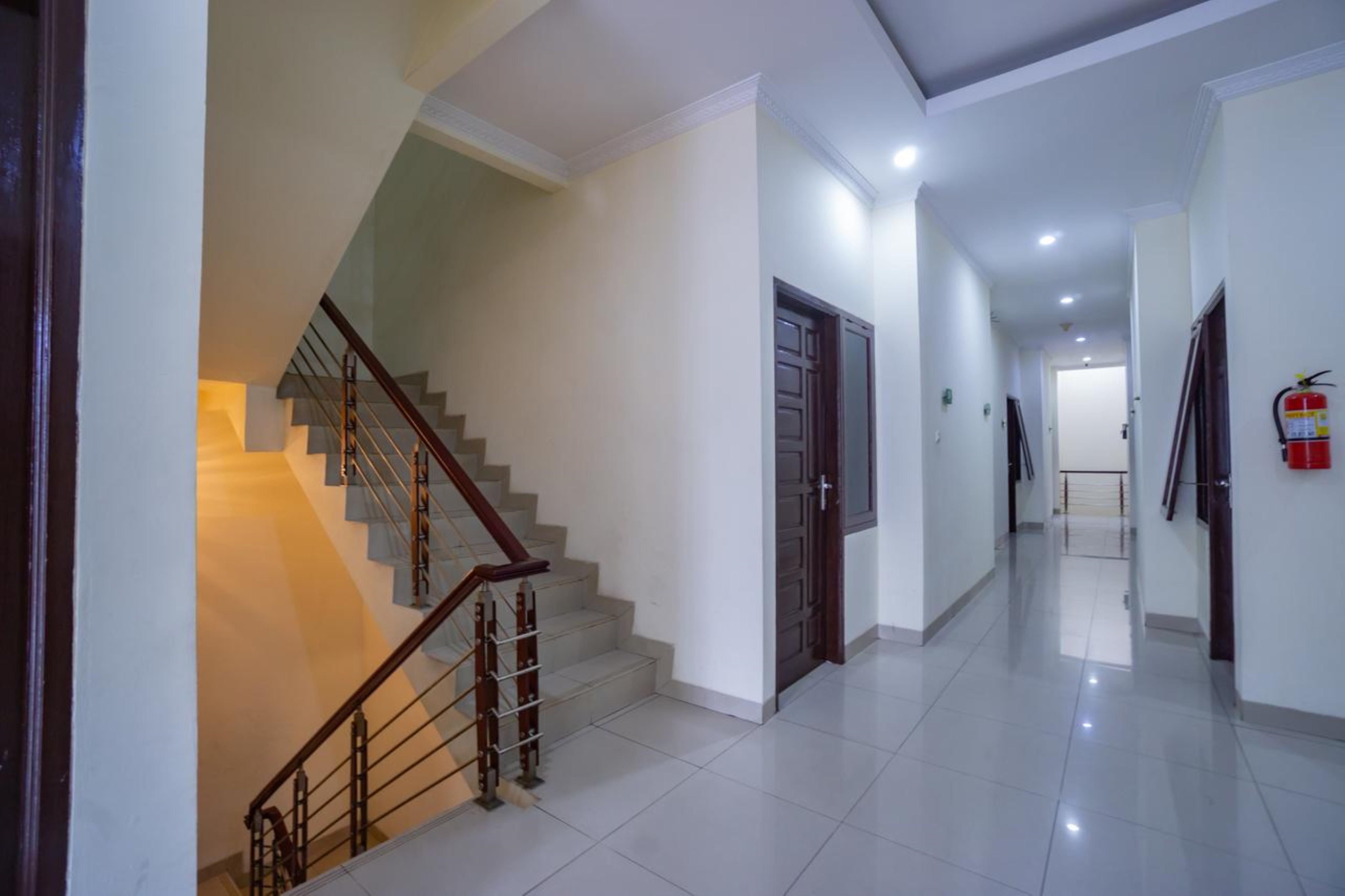 Oyo 2357 Syariah Grand Raudhah Hotel Jacarta Exterior foto