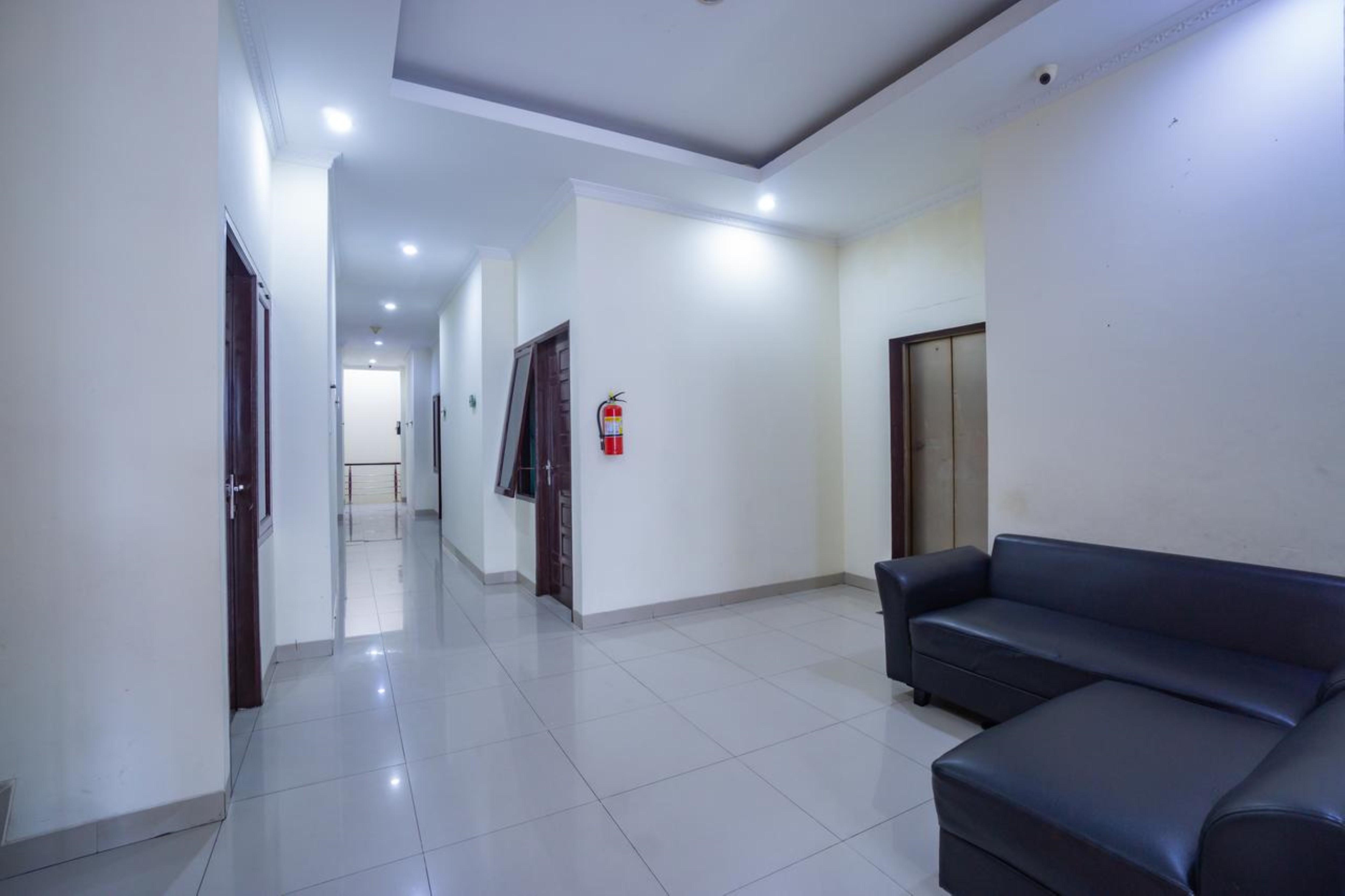 Oyo 2357 Syariah Grand Raudhah Hotel Jacarta Exterior foto